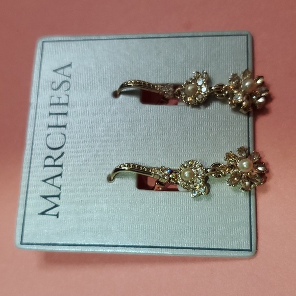 ☆NWT☆ Marchesa gold and rhinestone drop earrings - Picture 3 of 7